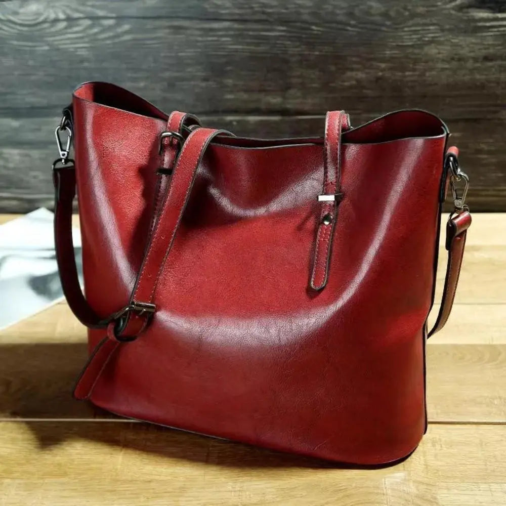 Nicole | Die Vintage-Schulterhandtasche mit klassischem Design und Riemen