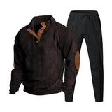 Braun mit schwarzer Hose