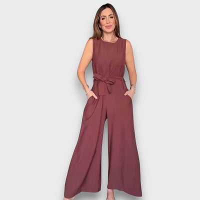 Delia – Jumpsuit mit Taillenschleife und weitem Bein