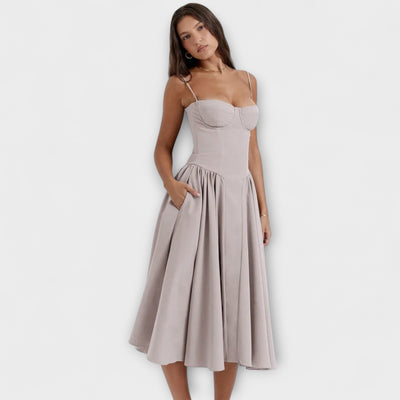 Ameline – Feminines Midikleid mit Taillenfokus