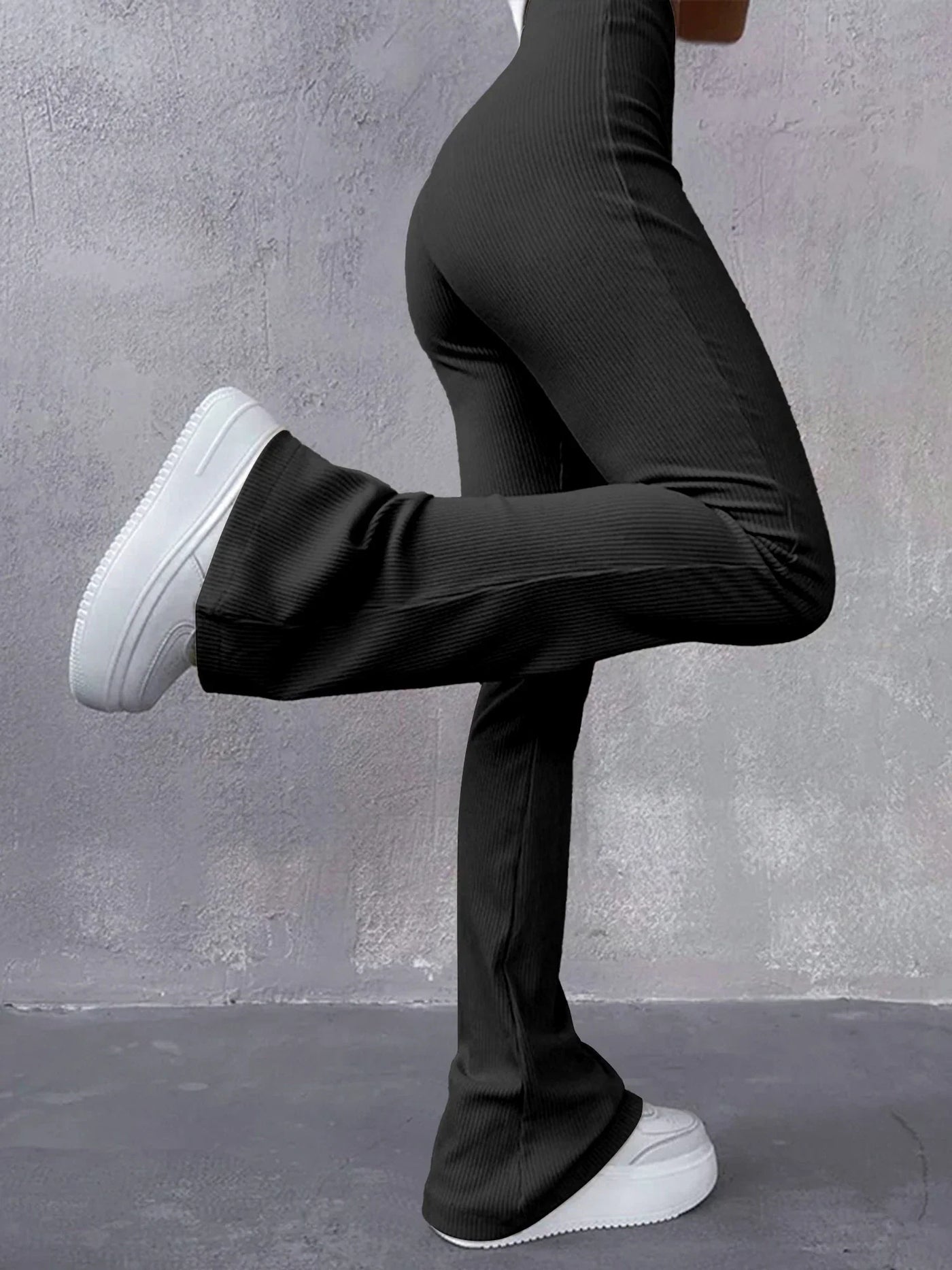 Virginia® | Gerippte Schlaghose mit hoher Taille