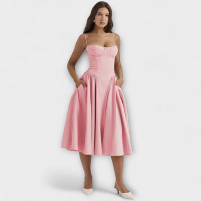 Ameline – Feminines Midikleid mit Taillenfokus