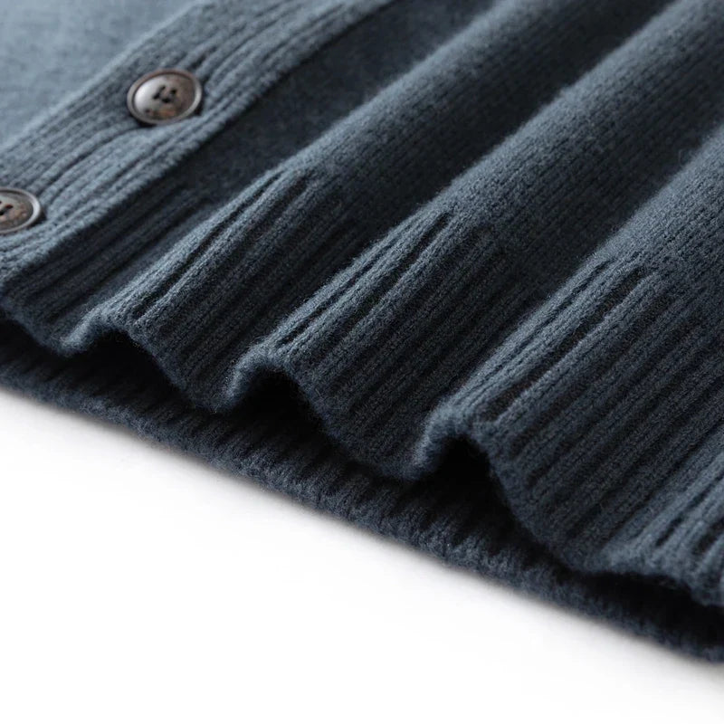 Atelier Wool Cardigan mit kuscheligem, warmem Stoff