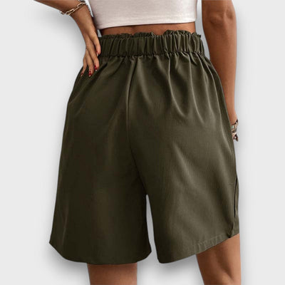 Elvyna – Weite Shorts mit Faltenbund