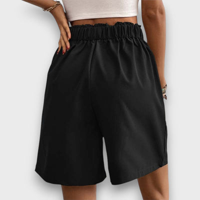 Elvyna – Weite Shorts mit Faltenbund