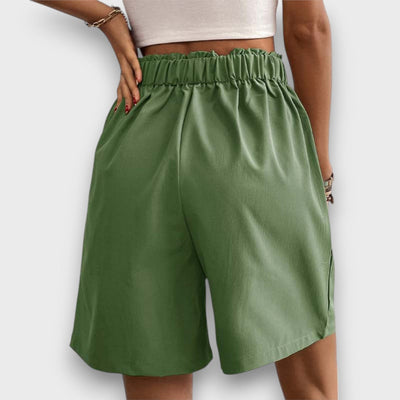 Elvyna – Weite Shorts mit Faltenbund