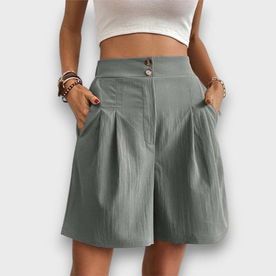 Elvyna – Weite Shorts mit Faltenbund