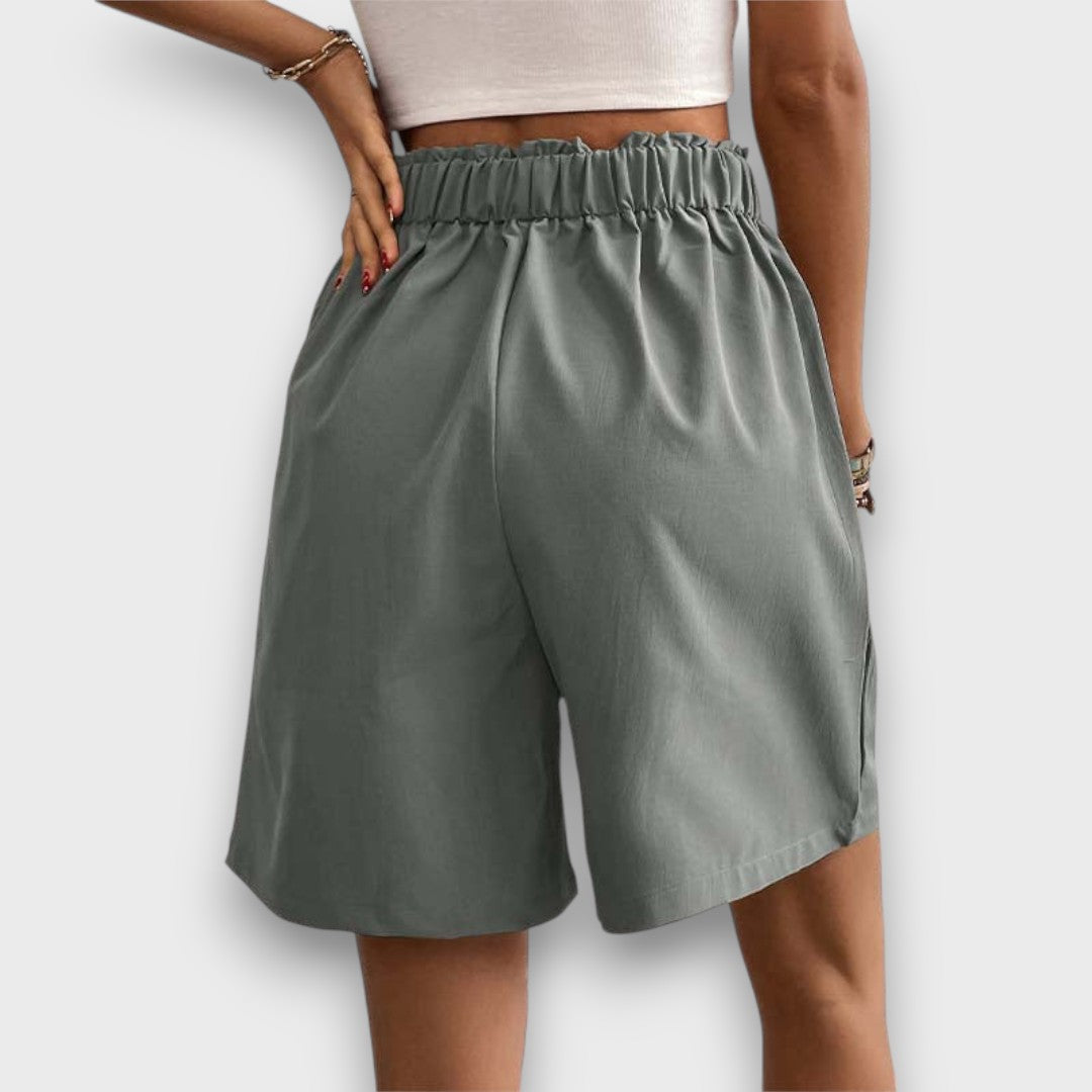 Elvyna – Weite Shorts mit Faltenbund