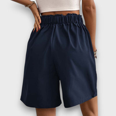 Elvyna – Weite Shorts mit Faltenbund