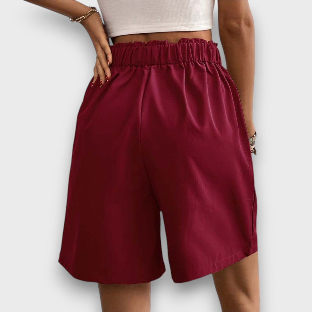 Elvyna – Weite Shorts mit Faltenbund