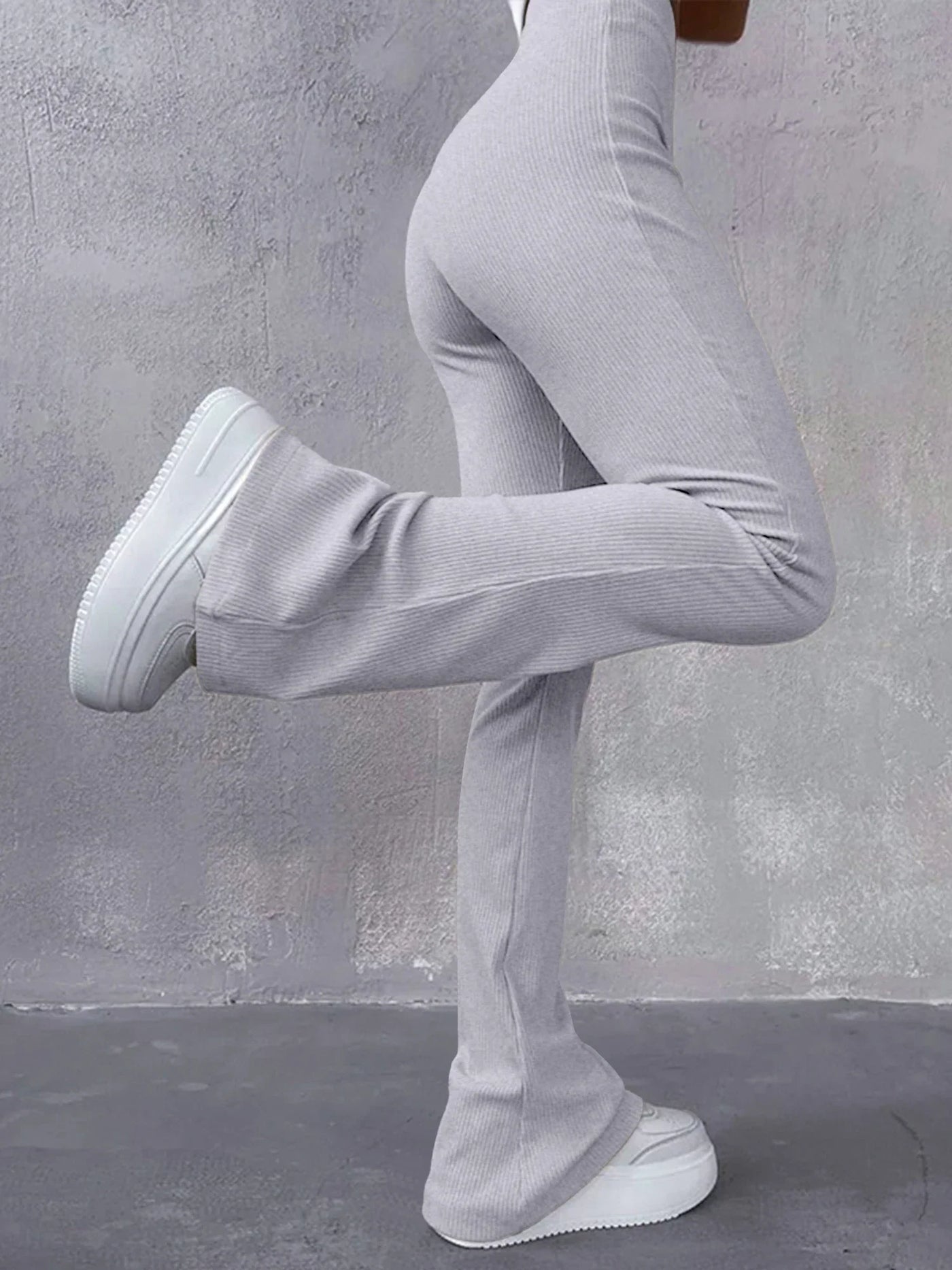 Virginia® | Gerippte Schlaghose mit hoher Taille