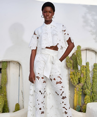 Cecille™ Weiches Feminines Detail