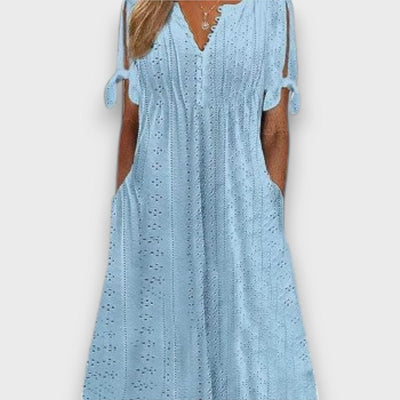 Aureline – Feminines Sommerkleid mit Lochmuster