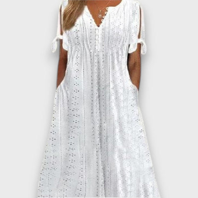 Aureline – Feminines Sommerkleid mit Lochmuster