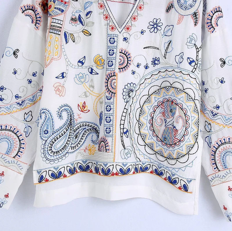 Bianca – shirt mit langen armeln, v-ausschnitt und stickerei