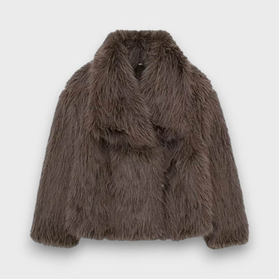 Jeline – Kuscheliger Faux-Fur-Mantel in Creme