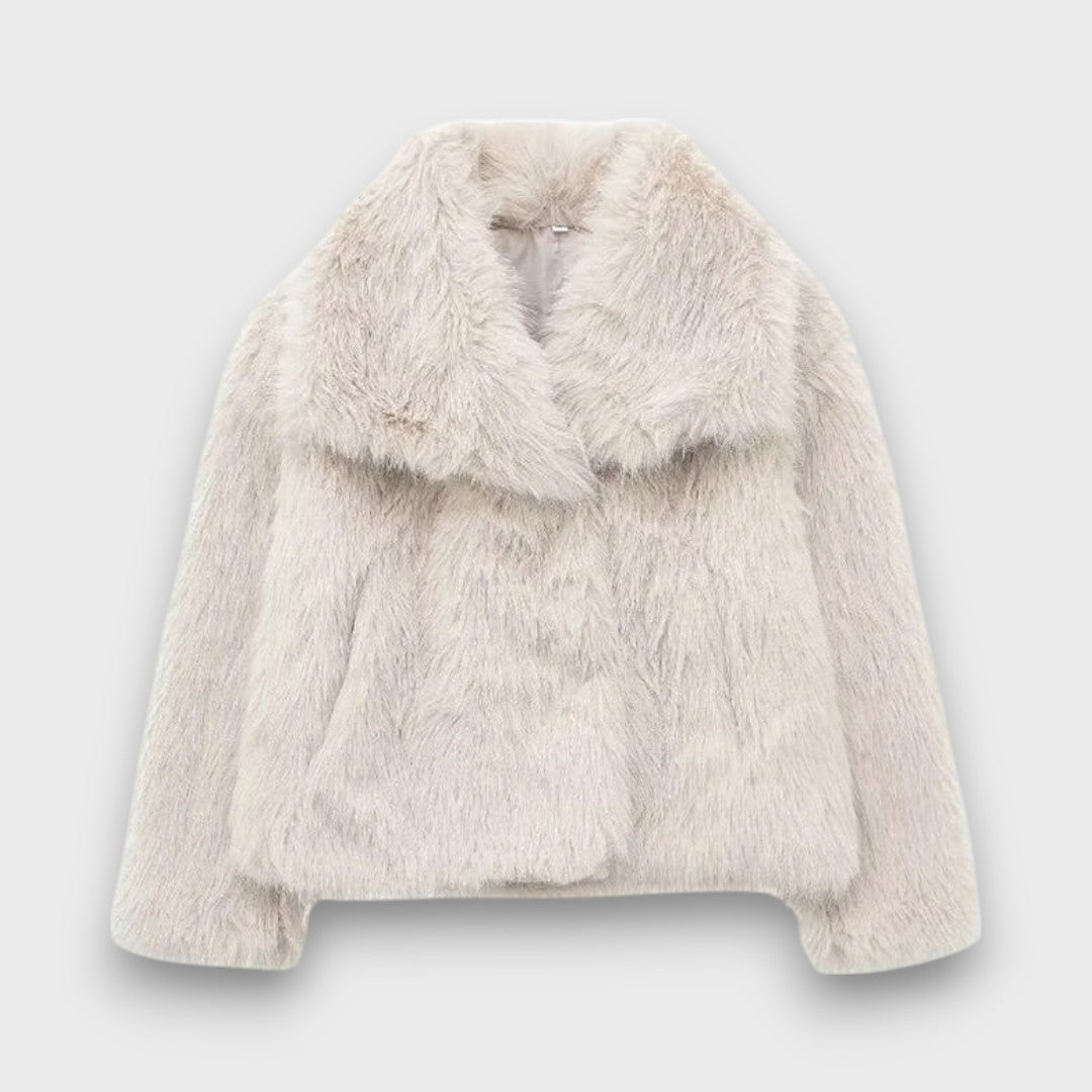 Jeline – Kuscheliger Faux-Fur-Mantel in Creme