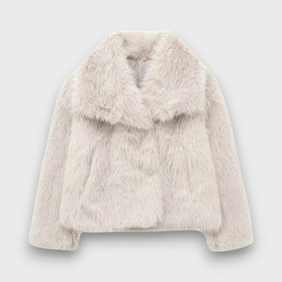 Jeline – Kuscheliger Faux-Fur-Mantel in Creme