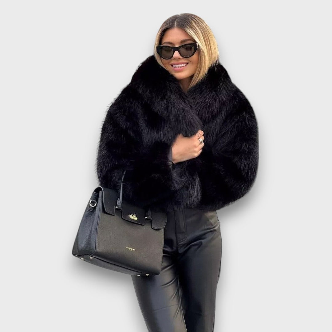 Jeline – Kuscheliger Faux-Fur-Mantel in Creme