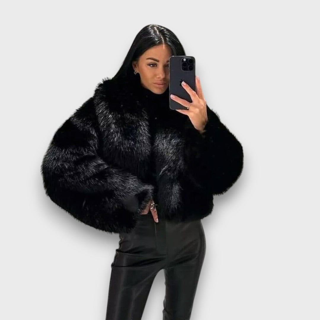 Jeline – Kuscheliger Faux-Fur-Mantel in Creme