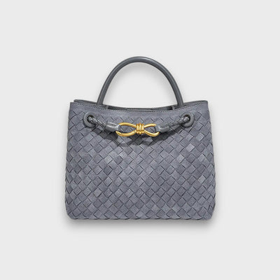 Lucia – Zamszowa torebka z eleganckim detalem