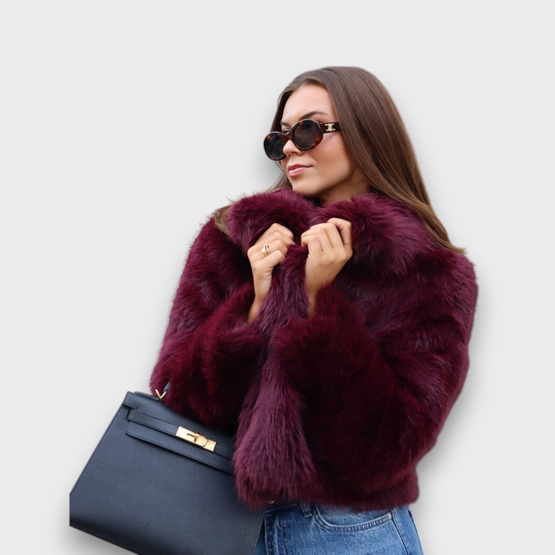 Jeline – Kuscheliger Faux-Fur-Mantel in Creme