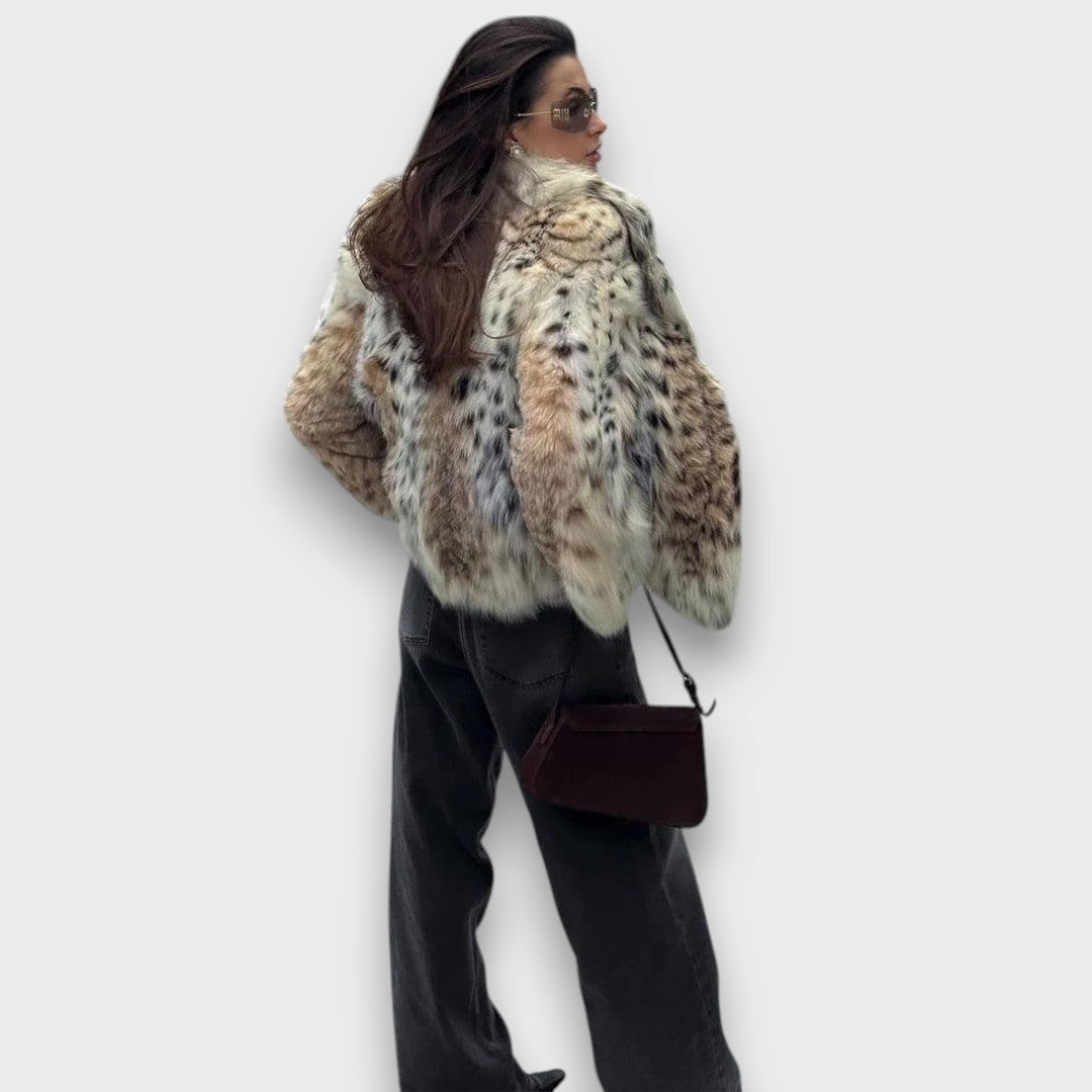 Leoline – Faux-Fur-Jacke im Animal-Design