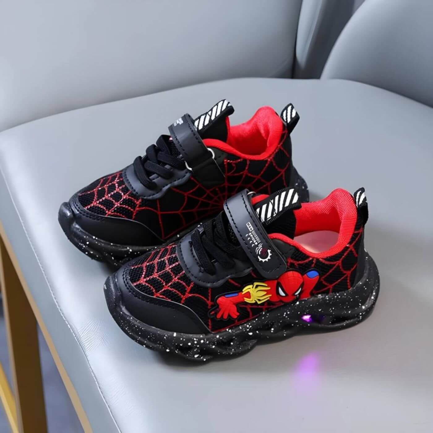 SpiderKicks™ – Kinderschuhe mit Spiderman LED-Lichtern