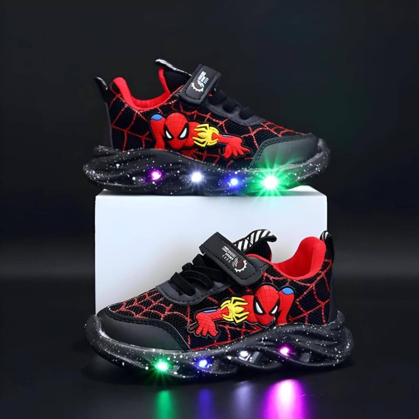 SpiderKicks™ – Kinderschuhe mit Spiderman LED-Lichtern