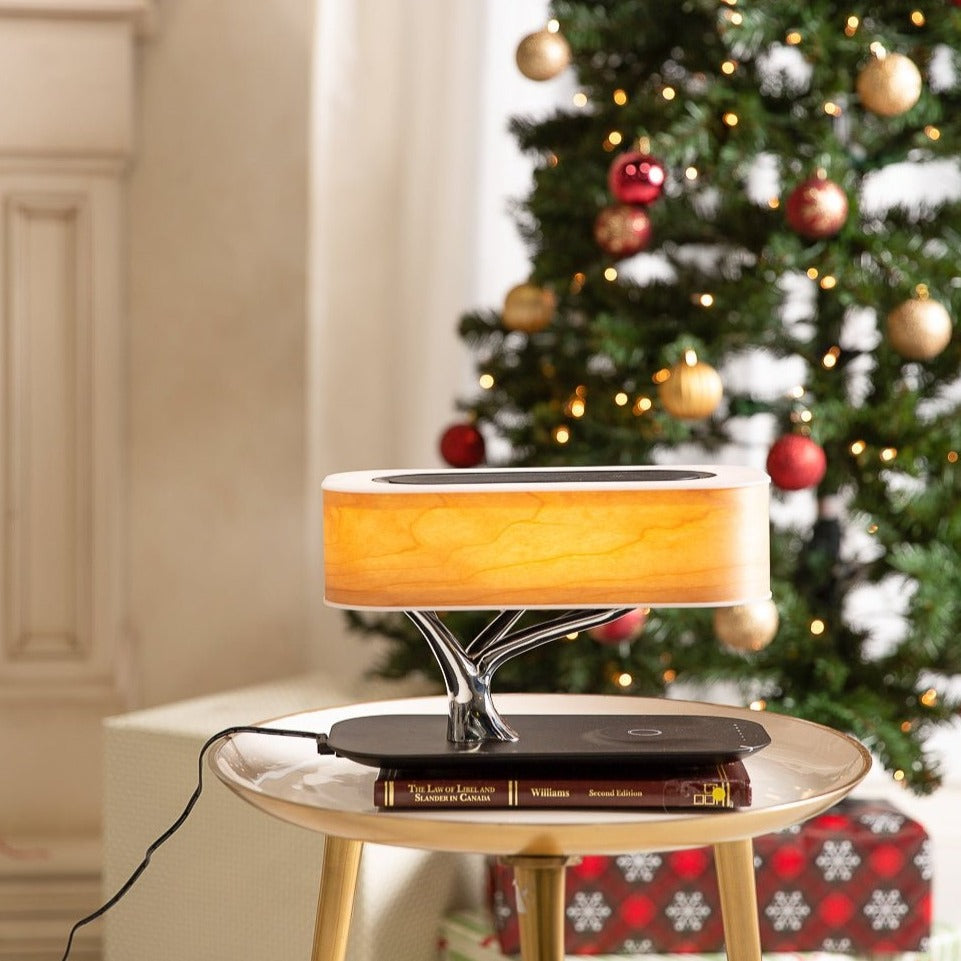 Licht-Oase | Elegante Lampe mit kabelloser Ladestation und Bluetooth Lautsprecher