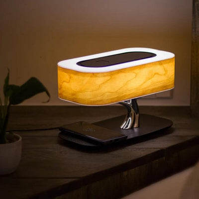 Licht-Oase | Elegante Lampe mit kabelloser Ladestation und Bluetooth Lautsprecher