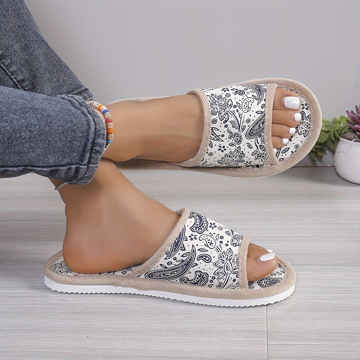 Damen Sommer-Hausschuhe – Leichte, Bunte Slippers mit Paisley-Muster