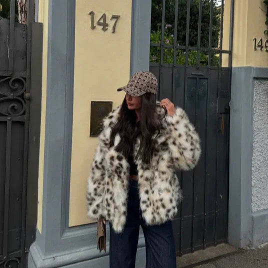 Leoparden-Kunstfelljacke für auffällige Winter-Looks