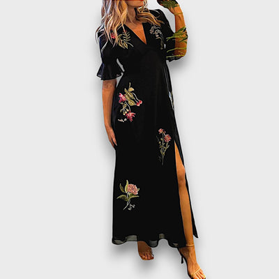 Adelise – Besticktes Maxikleid mit floraler Eleganz