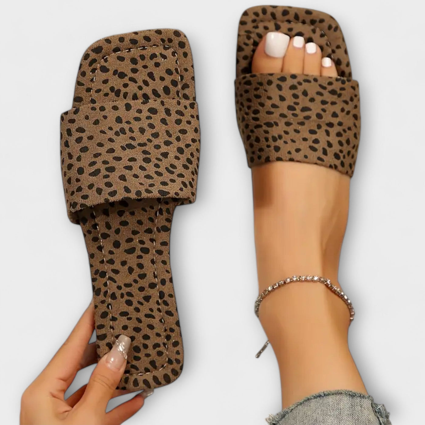 Solvaya – Slipper mit Animal-Print und moderner Silhouette
