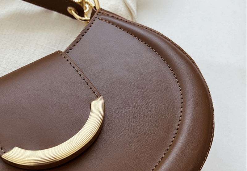 BIA - Halbmond-Schultertasche mit Kette