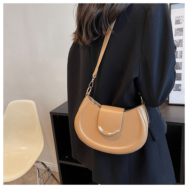 BIA - Halbmond-Schultertasche mit Kette