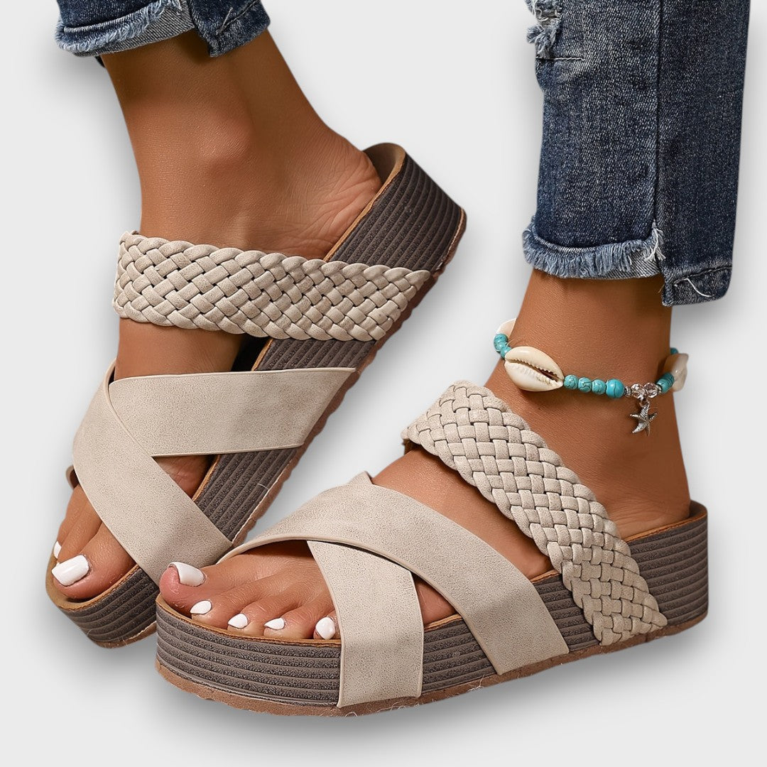 Malika – Sommerliche Komfort-Sandalen mit geflochtenem Akzent