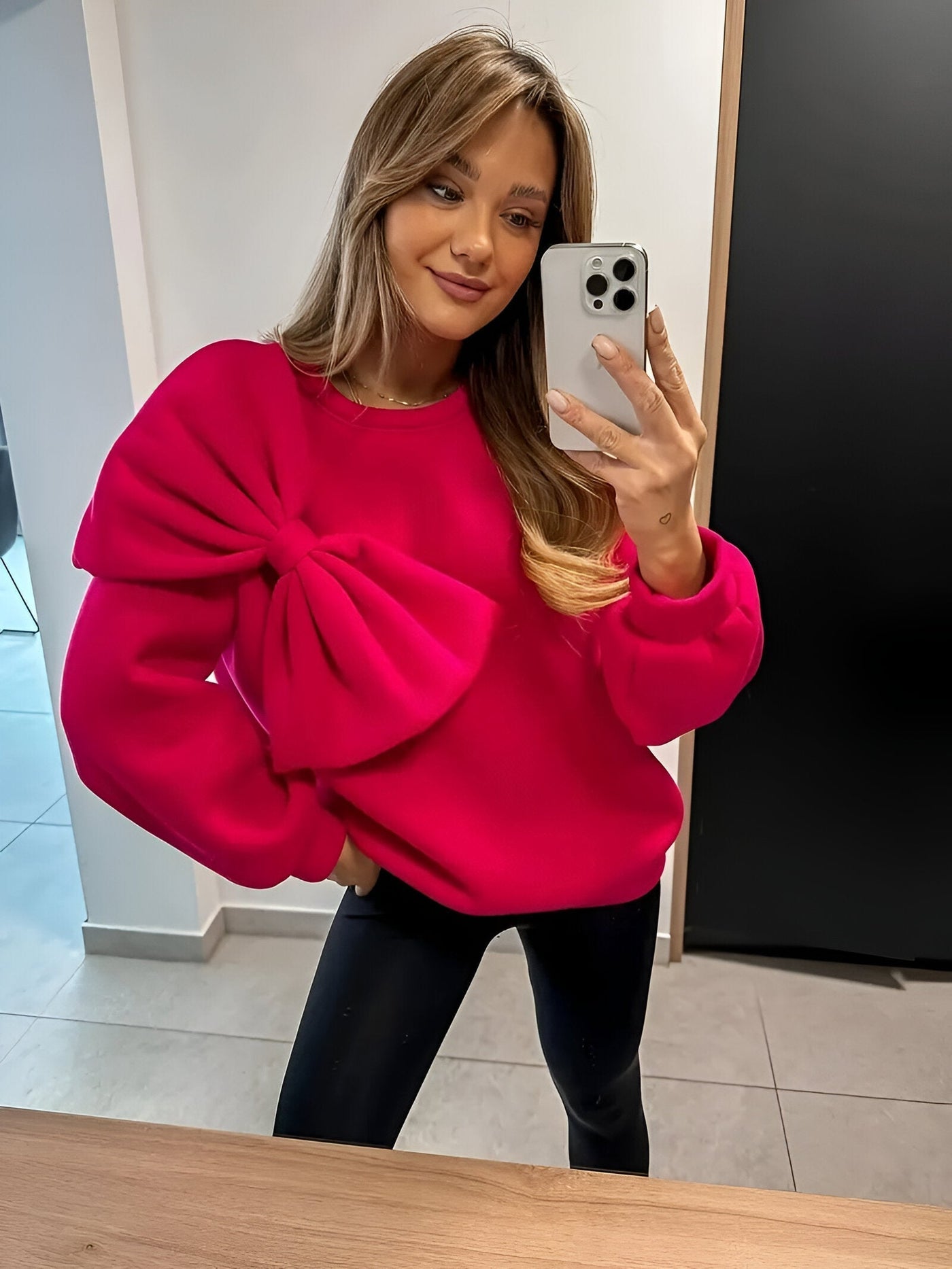 Neysha - stylischer pullover mit großer schleife
