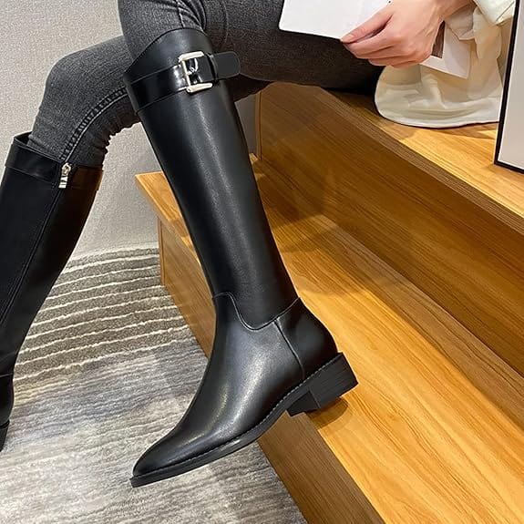 CARRIE - Hohe Stiefel mit Schnallenriemen 2024