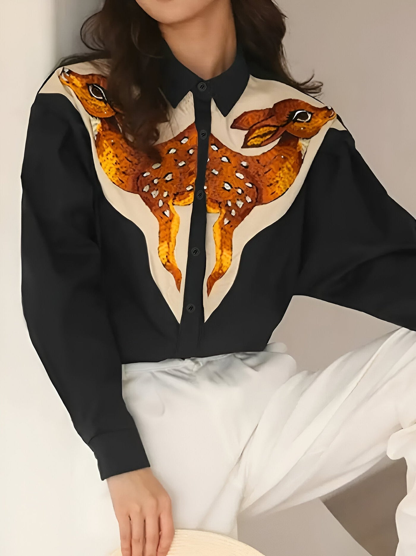 Mathildis | elegantes oberteil mit digitaldruck von sikahirschen