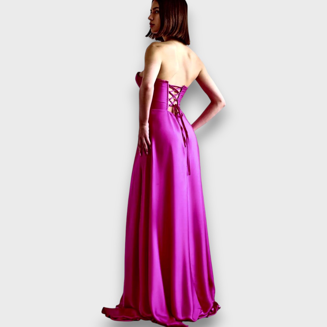 Victoria – Langes Kleid mit Rückenschnürung und Schlitz