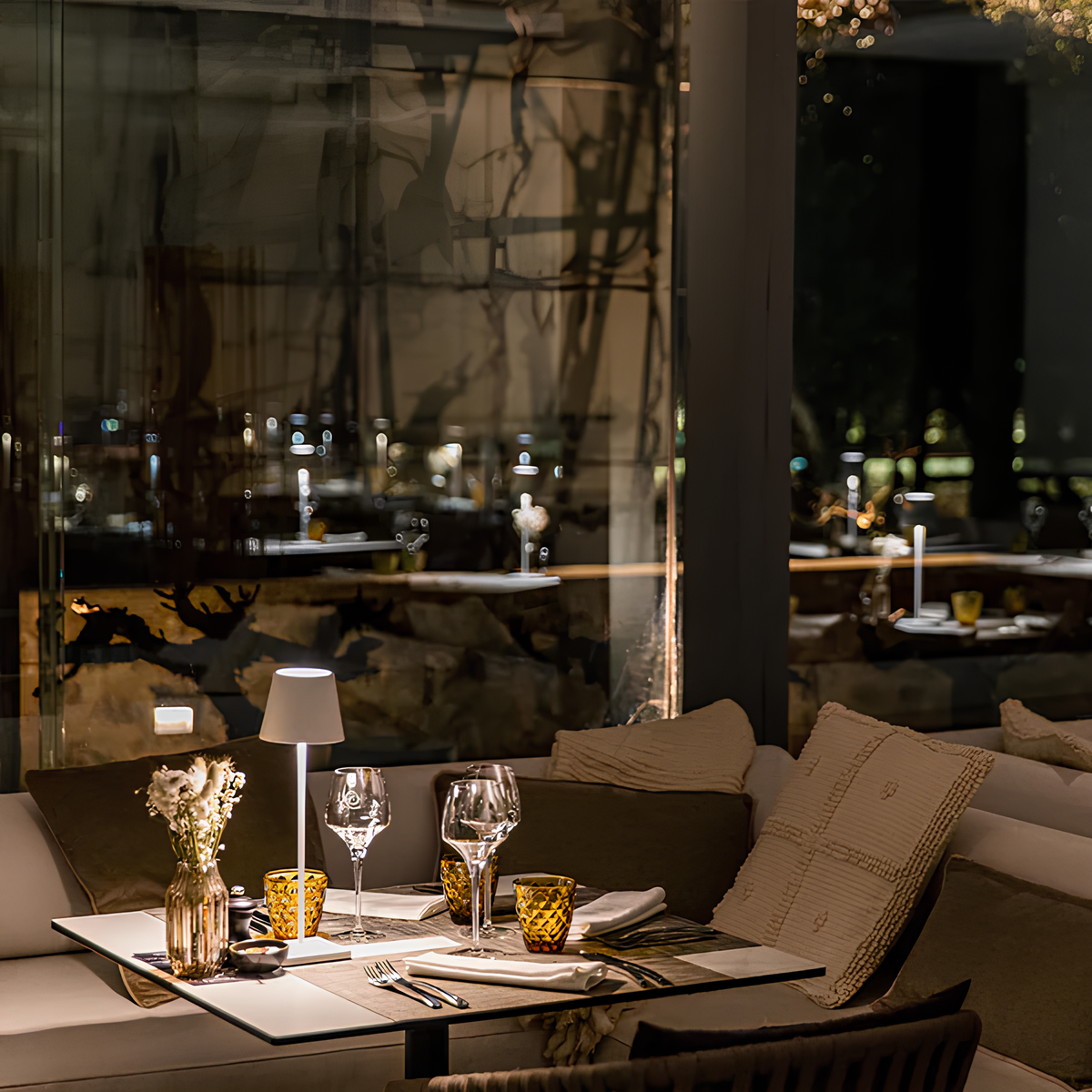 Verstellbare hohe Tischlampe für stilvolle Beleuchtung