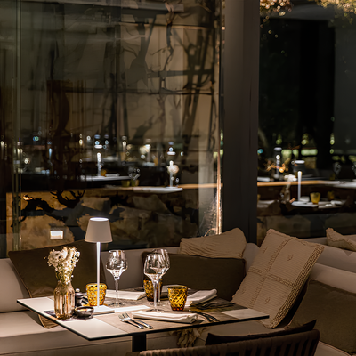 Verstellbare hohe Tischlampe für stilvolle Beleuchtung