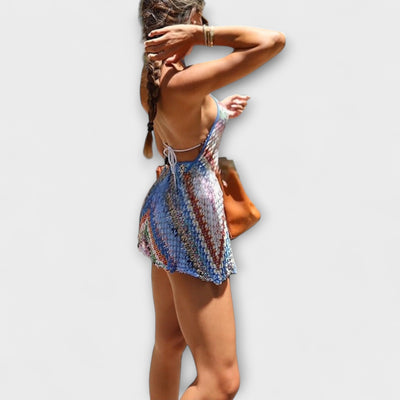 Henara – Rückenfreier Neckholder-Romper in Häkeloptik