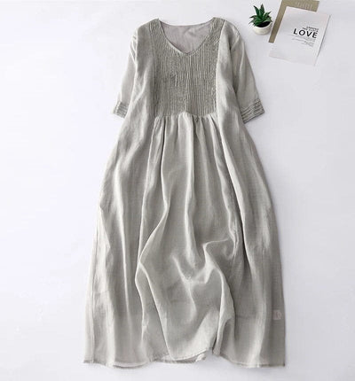 EVELIN - Lockeres Kleid mit V-Ausschnitt und dreiviertellangen Ärmeln