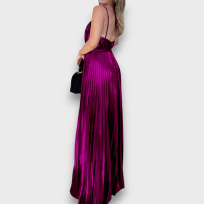 Aurora – Goldenes Plisseekleid mit tiefem Ausschnitt