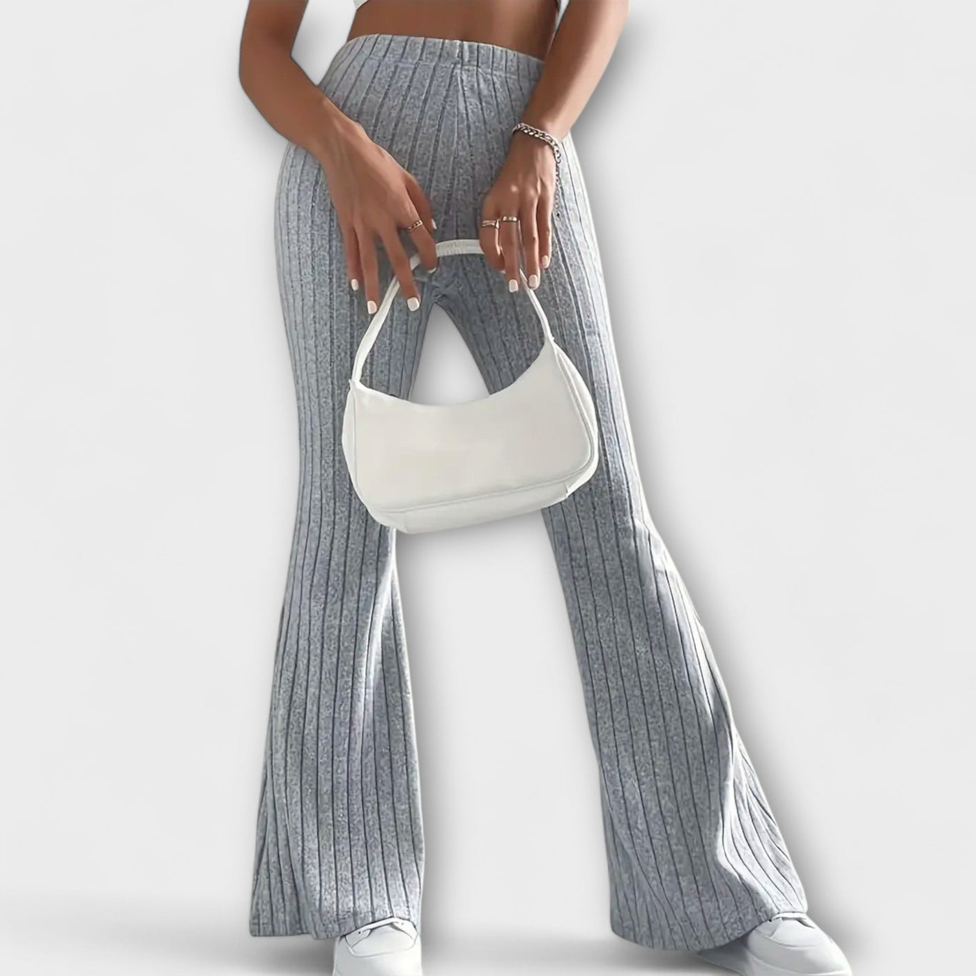 Luretta – Flared Hose mit feiner Struktur