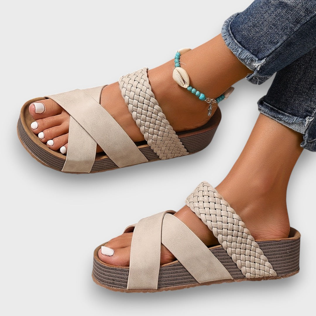 Malika – Sommerliche Komfort-Sandalen mit geflochtenem Akzent