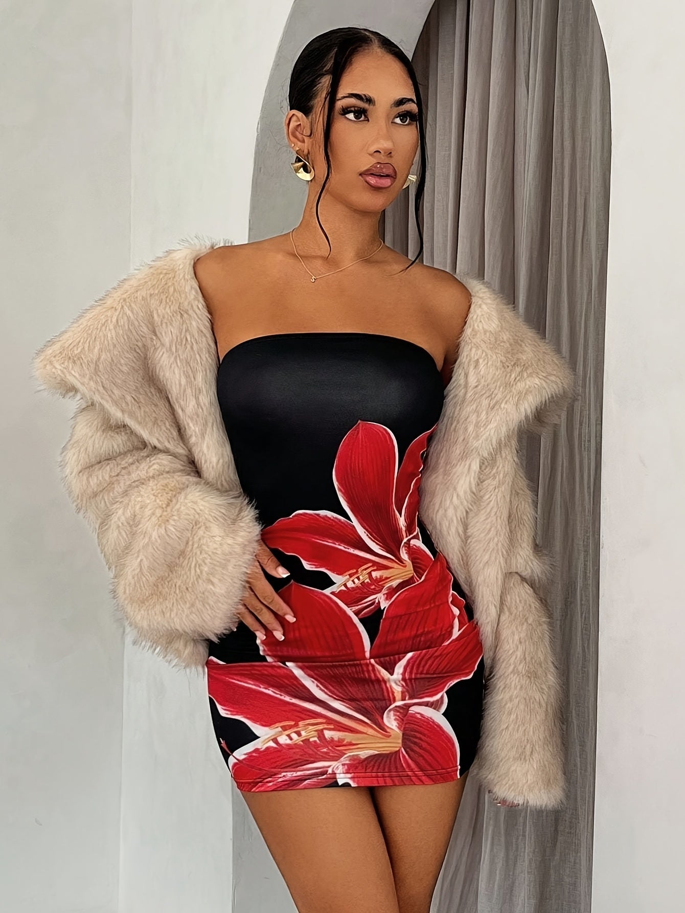 Schulterfreies Blumen Bodycon Kleid – Figurbetont, Elegant & Vielseitig